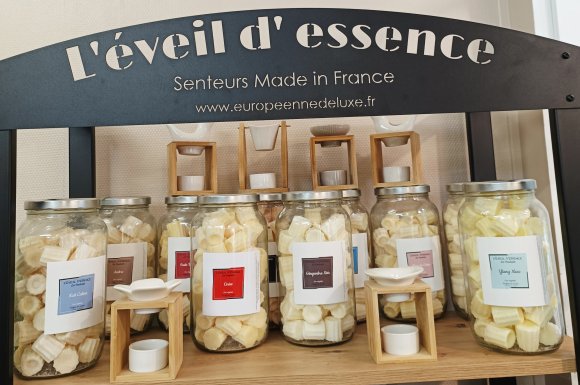 Cannelés fondants proposés par votre fleuriste à saint Aubin D'Aubigné