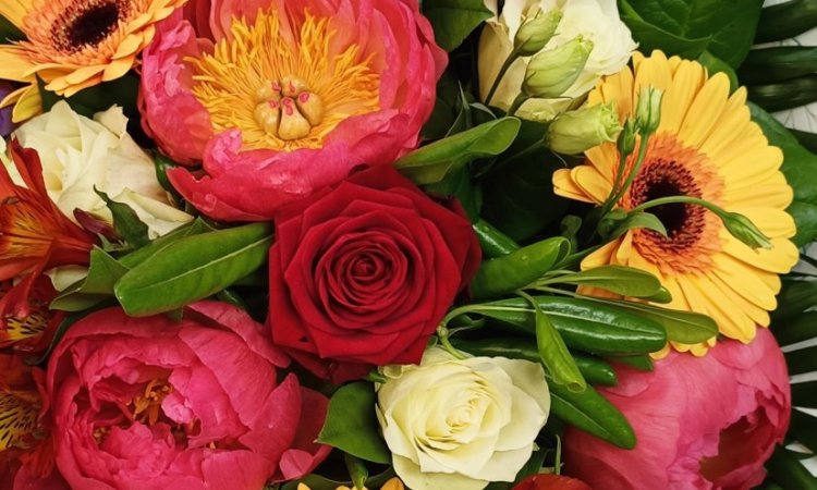 Bouquet rond par votre fleuriste à Saint Aubin D'Aubigné